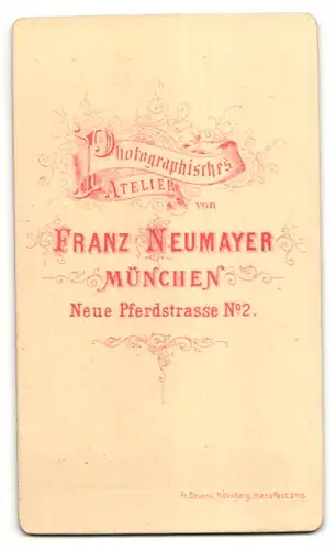 Fotografie Franz Neumayer, München, Portrait junger Herr in Anzug
