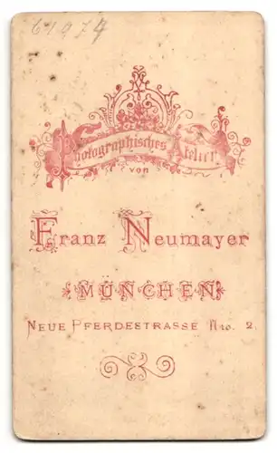 Fotografie Franz Neumayer, München, Portrait Herr mit zurückgekämmtem Haar