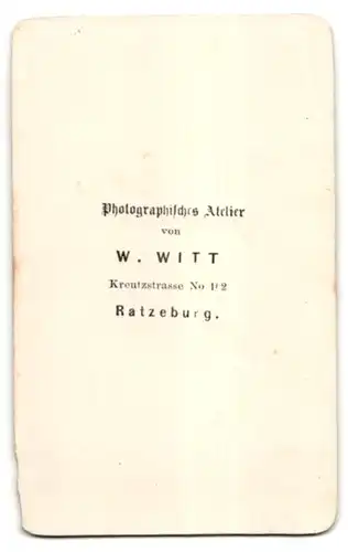 Fotografie W. Witt, Ratzeburg, Portrait junger Herr in Anzug
