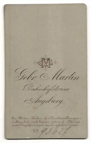 Fotografie Gebr. Martin, Augsburg, Portrait junger Herr in Anzug