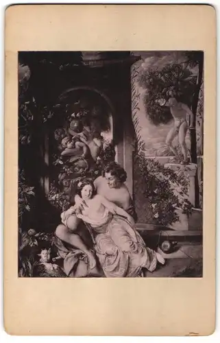 Fotografie Gemälde "Paar liebt sich im Garten", Akt-Statue im Hintergrund