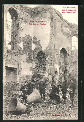 AK Serres, Soldaten mit der Glocke in der zerstörten Kirche