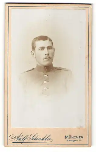 Fotografie Adolf Schindeler, München, Portrait Soldat in Uniform