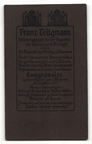 Fotografie Franz Tellgmann, Langensalza, Portrait Frau im Spitzenkleid mit Halskette und Haarschleife