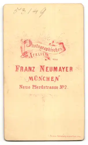 Fotografie Franz Neumayer, München, Portrait Mann mit Vollbart im Anzug mit Krawatte