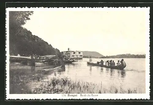AK Bangui, Bords du fleuve, Partie am Flussufer mit Dampfer
