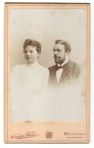 Fotografie Adalbert Werner, München, Portrait junges Paar in eleganter Kleidung
