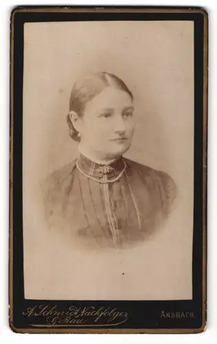 Fotografie A.Schmidt Nachfolger, Ansbach, Portrait Frau mit Kette