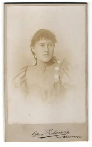 Fotografie Otto v. Zabuesnig, Wörishofen, Portrait junge Frau mit zusammengebundenem Haar