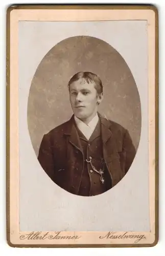Fotografie Albert Tanner, Nesselwang, Portrait junger Mann mit zeitgenöss. Frisur