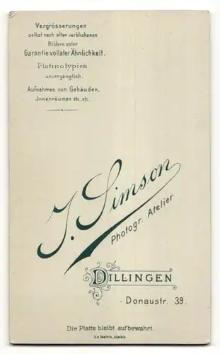 Fotografie J. Simson, Dillingen, Portrait Herr mit Schnauzbart und Brille