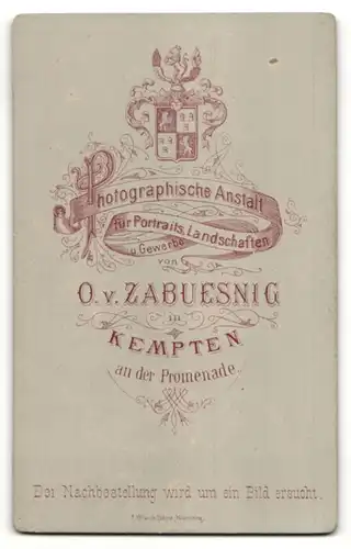 Fotografie O. v. Zabuesnig, Kempten, charmanter betagter Herr mit Schnurrbart im Anzug