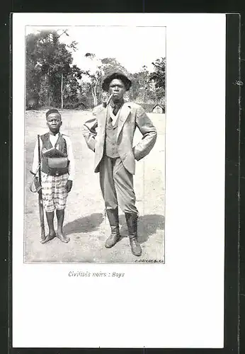 AK Congo, Afrikaner im Anzug mit Pfeife und junger Wächter mit Gewehr