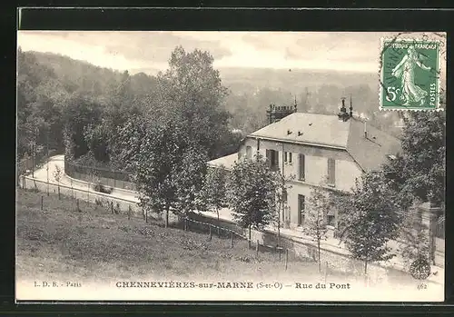 AK Chennevieres-sur-Marne, Rue du Pont, Strassenpartie