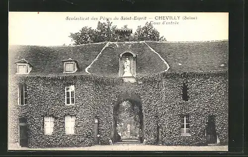 AK Chevilly, Scolasticat des Peres du Saint-Esprit, Cour d'entree