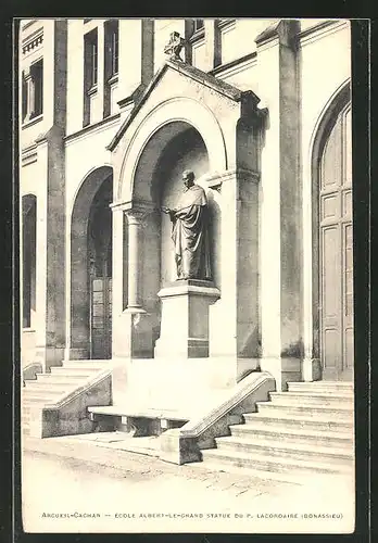 AK Arcueil-Cachan, Ecole Albert-le-Grand, Statue du Lacordaire