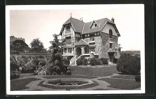 AK Marines, Une Villa
