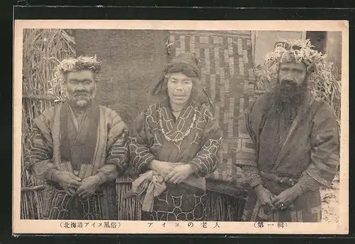 AK Ainu, japanische Ureinwohner vor ihrer Hütte