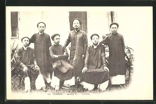 AK Quang-Yen, Lettrés, Männer aus Tonkin in traditioneller Garderobe