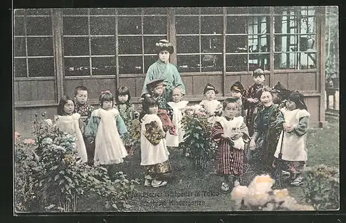 AK Tokio, Frau Pfarrer Schroeder mit ihrem Kindergarten