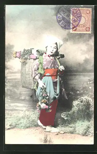 AK Geisha mit einem Korb Blumen auf dem Rücken