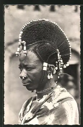 AK Niger, Coiffure de femme Peule, afrikanische Volkstypen mit toller Frisur