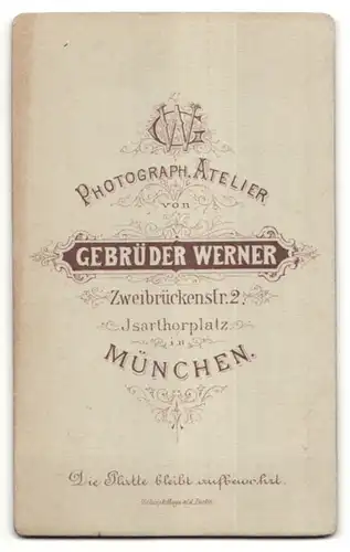 Fotografie Gebrüder Werner, München, Portrait Säugling in Leibchen
