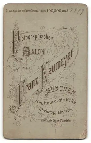 Fotografie Franz Neumayer, München, Portrait betagter Herr in Mantel