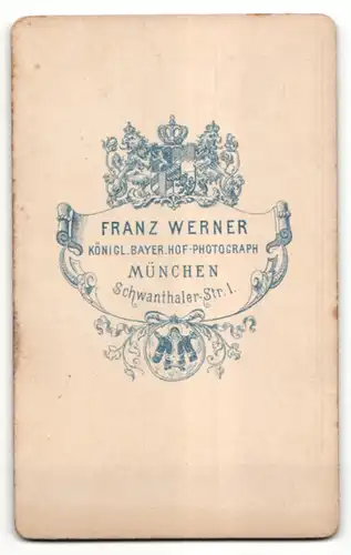 Fotografie Franz Werner, München, Portrait junger Mann in Anzug