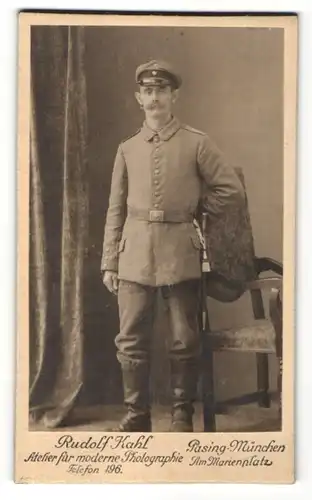 Fotografie Rudolf Kahl, München-Pasing, Soldat in Feldgrau