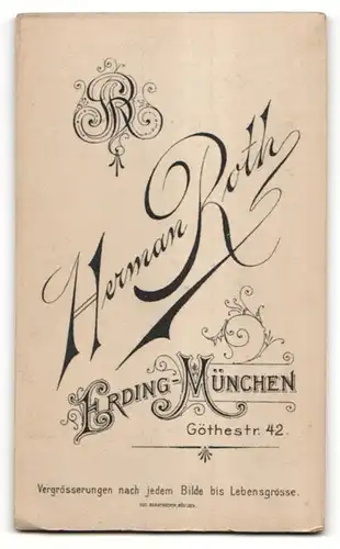 Fotografie Hermann Roth, München-Erling, Portrait junger Herr mit Zwicker