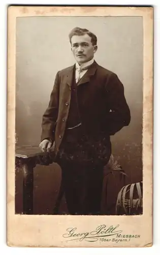 Fotografie Georg Pöltl, Miesbach, Portrait Herr in Anzug