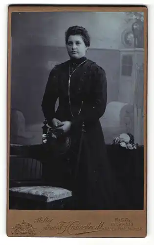Fotografie Arnold Hirnschrodt, Ried, Portrait Frau mit zusammengebundenem Haar