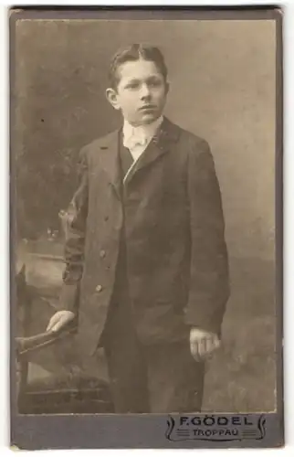 Fotografie F. Gödel, Troppau, Portrait Knabe in Anzug