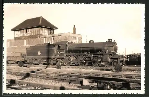 Fotografie Fotograf unbekannt, Ansicht Northallerton, Eisenbahn England, Dampflok Class K1, Lok-Nr.: 62043
