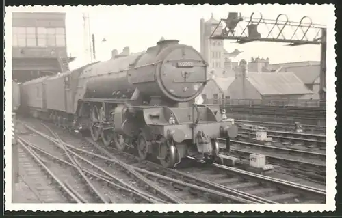 Fotografie Fotograf unbekannt, Ansicht Newcastle, Eisenbahn England, Dampflok Class A2 "Earl Marischal", Lok-Nr.: 60502