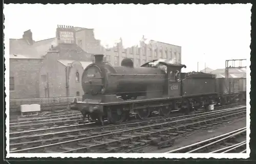 Fotografie Fotograf unbekannt, Ansicht Newcastle, Dampflok Class J27, Lok-Nr.: 65811, Eisenbahn England