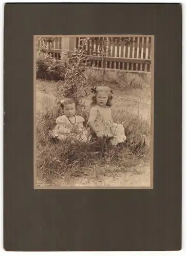 Fotografie Alwin Zenker, Sayda i. Erzgebirge, niedliche Mädchen mit Schmuck - Halskette