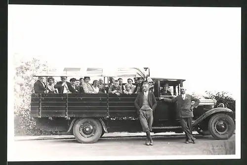 Fotografie Lastwagen, LKW-Pritsche für den Personenransport optimiert