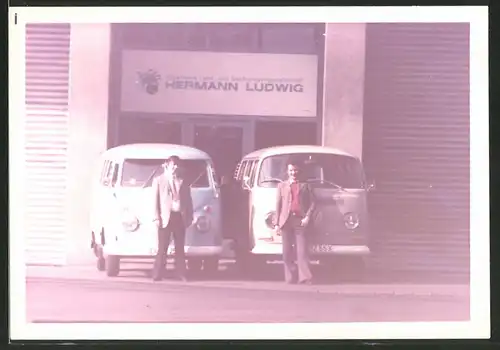 Fotografie Auto VW Bulli T1 und T2, Allgemeine Land- und Seetransport AG, Hermann Ludwig in Duisburg