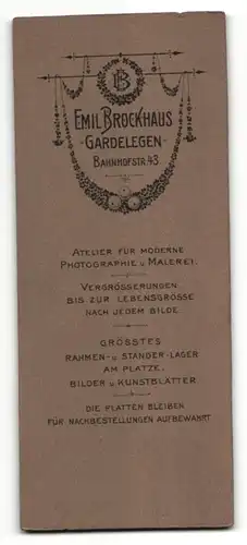 Fotografie Emil Brockhaus, Gardelegen, Portrait halbwüchsiger Knabe in Anzug