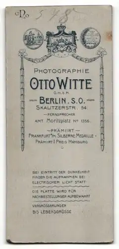 Fotografie Otto Witte, Berlin-SO, Portrait Mädchen in festlicher Kleidung