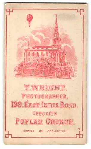 Fotografie T. Wright, London-Poplar, Ansicht London-Poplar, Ballon über der Kirche 199 East India Road, rot