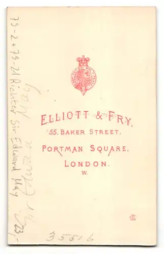 Fotografie Elliott & Fry, London, Portrait Richter Sir Edward May in Dienstkleidung mit Perücke
