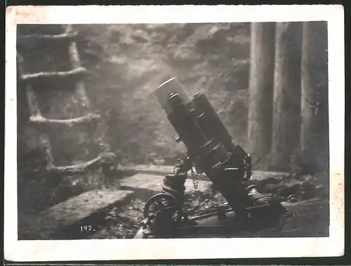 Fotografie 1.WK, Minenwerfer-Mörser in einem Schützengraben an der Front