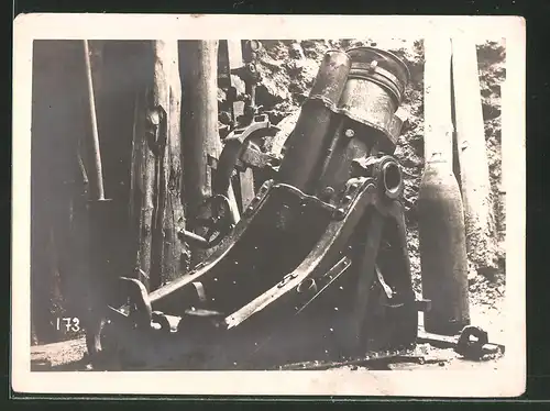 Fotografie 1.WK, Schützengrabenkrieg, Mörser in einem Graben an der Front