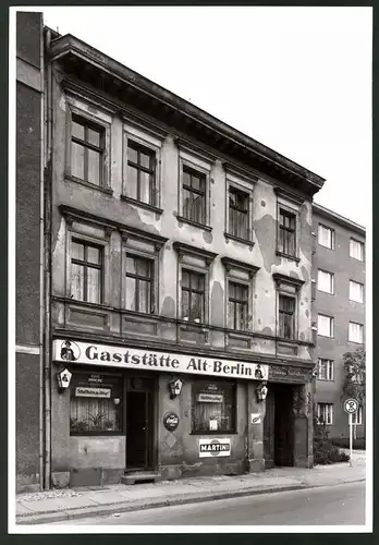 Fotografie Fotograf unbekannt, Ansicht Berlin-Charlottenburg, Gaststätte Alt-Berlin, Schultheiss & Coca Cola Reklame