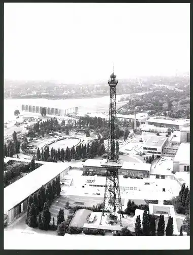 Fotografie Fotograf unbekannt, Ansicht Berlin, Funkturm mit Messegelände am Kaiserdamm