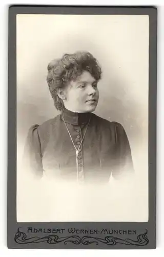 Fotografie Adalbert Werner, München, Portrait junge Dame mit Hochsteckfrisur