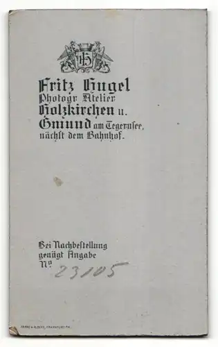 Fotografie Fritz Hugel, Holzkirchen, hübscher Knabe im eleganten Anzug